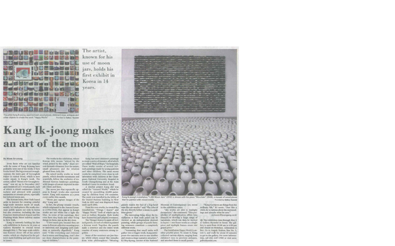 [2010.04.14 JoongAng Daily] KANG Ik-Joong makes an art of the moon